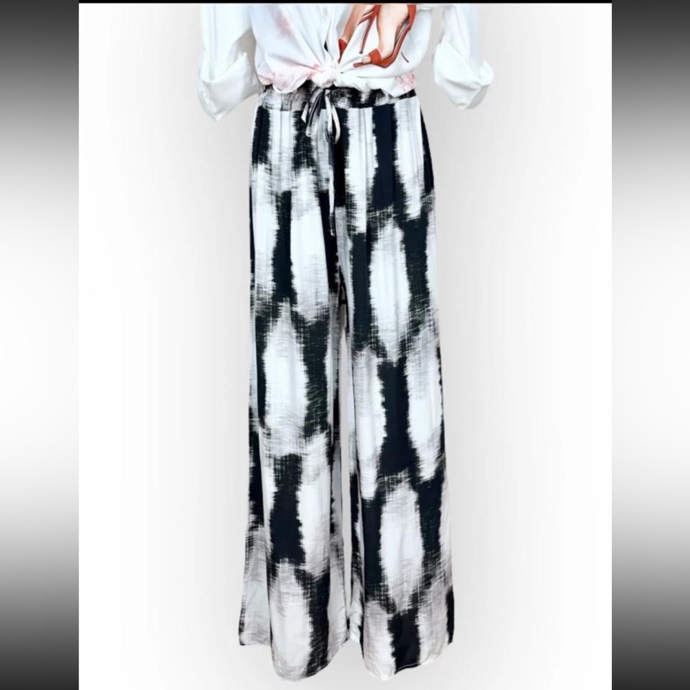Stylish Black and White Wide Leg Pants Made in Italy